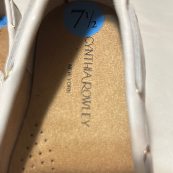 Cynthia Rowley White Leather Flats with Bow Detail - Picture 2 of 6